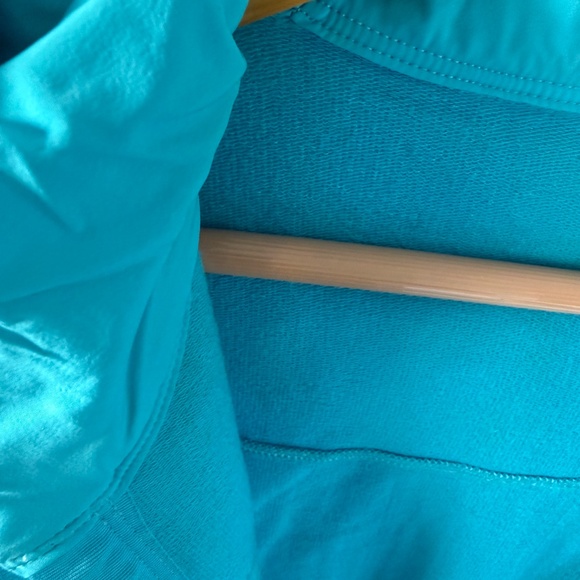 lululemon Dispatch Hoodie – Teal / Mixed-Fabric Design - Picture 4 of 7